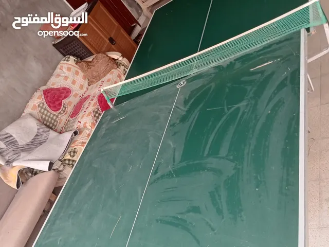 موجود طاولة تنس بحالة جيدة
