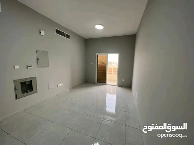فرصة مميزة – أول ساكن! شقة غرفتين وصالة للإيجار السنوي في الجرف 3، عجمان