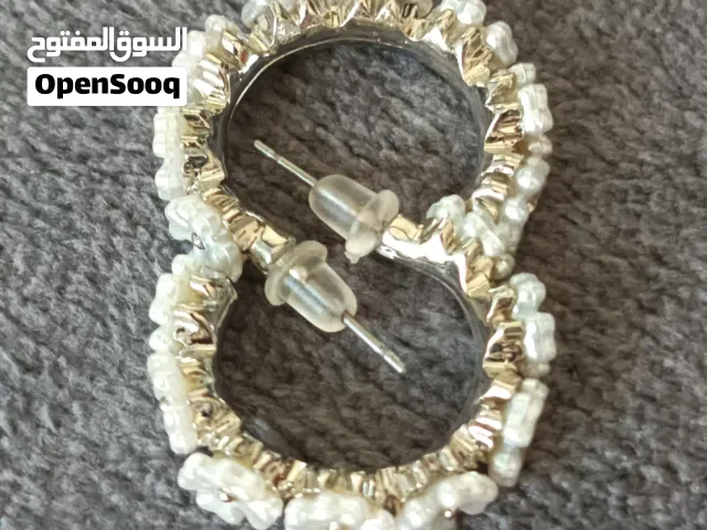 طقم حلق أنيق فضي و لؤلؤي