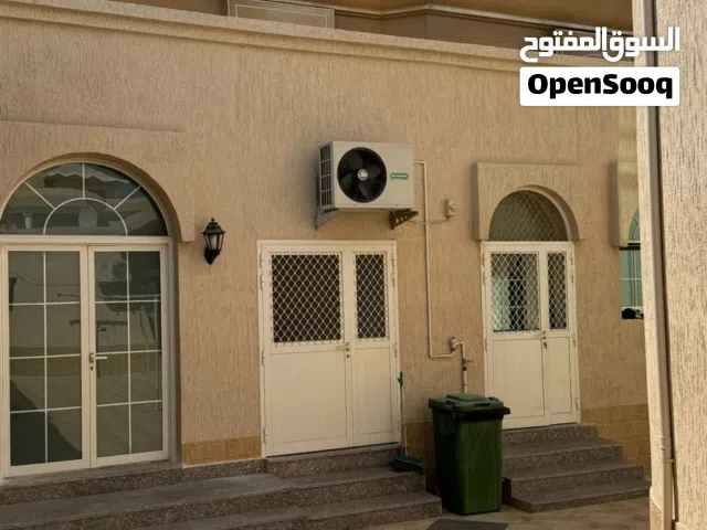 للبيع فيلًا طابقين فخمه منطقة الرماقيه مساحه 12200قدم موقع مميز مقابل المدرسه العمر عشرين سنه