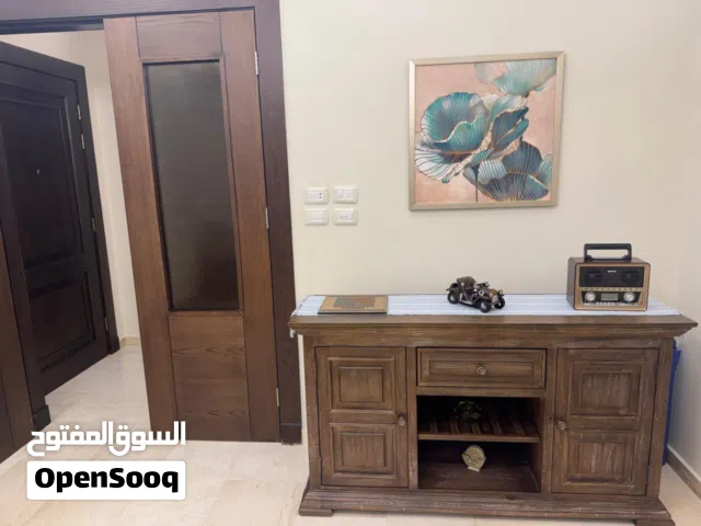شقة فاخرة بحالة ممتازة في مرج الحمام خلف كلية لومينوس ، ضاحية الصديق على امتداد شارع الخدمات الايمن