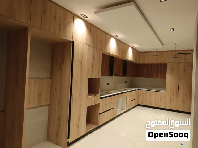 تفصيل جميع الاعمال الخشبيه الابواب والمطابخ والدواليب والديكورات حسب الطلب