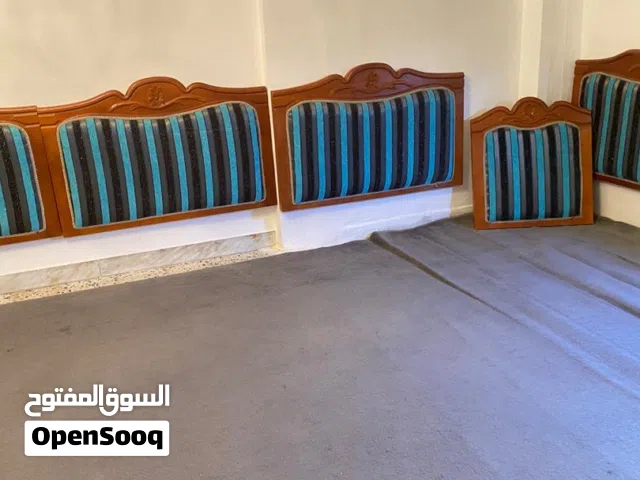 مساند خشبية لجلسة للبيع ( مستعمل )