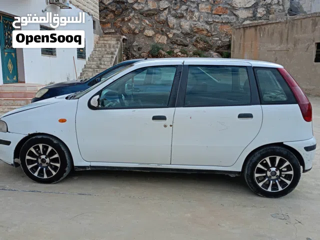 فيت بونتو ترخيص وتامين   بسم الله الرحمن الرحيم  كاش 8500 نص نص 9000 كلها شيكات 10000  دفعه +كنبياله