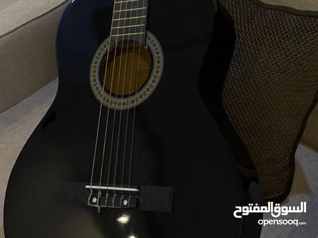 قيتار اسود يلمع مع شنطه
