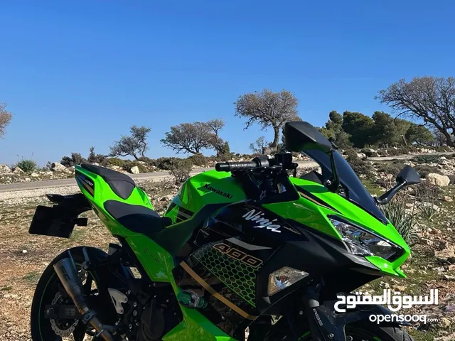 كاواساكي نينجا 400 / Kawasaki Ninja400 بحالة الوكالة - خالية من الحوادث والكروكات