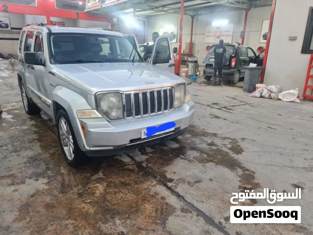 2011 جيب ليبرتى Standard