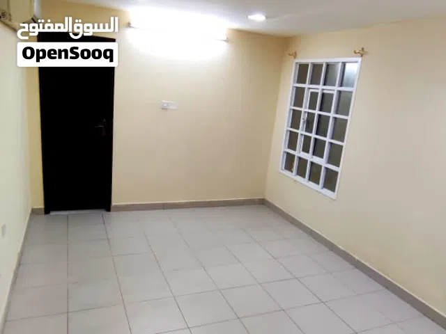 غرف للسكن (حمام خاص بداخل الغرفه)(ومطبخ مشترك بخارج الغرفه)(والسعر شامل الانترنت،والماء،والكهرباء)