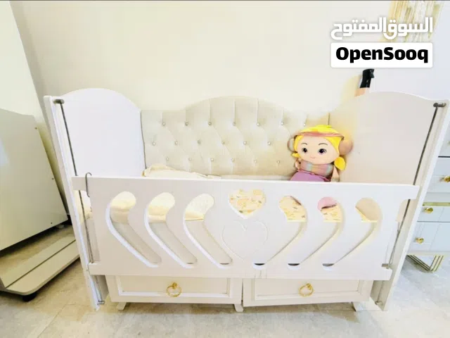 ير أطفال بي مجرات ير من عمره يوم إلى عمره خمس سنوات ونظيف