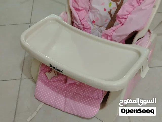 سرير بيبي و  كرسي اكل