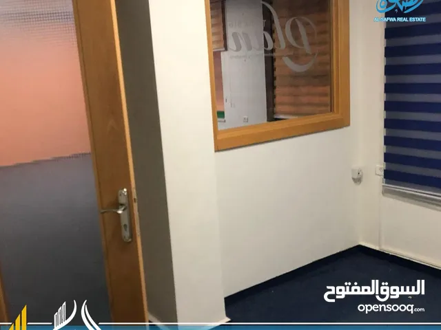 مكتب مميز للايجار شارع الارسال قرب لاب كافي موقع استراتيجي ومميز