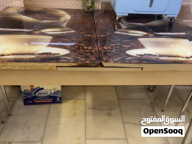 ميز طعام جديد