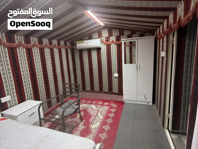 غرفة سواق أو خادمة