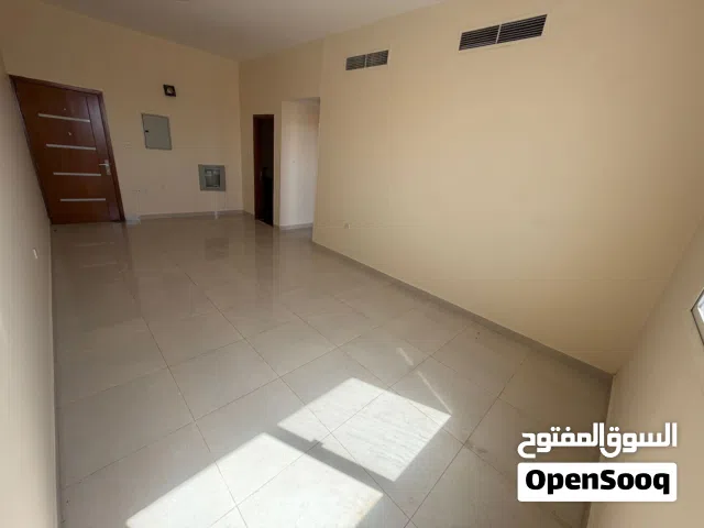 الروضه 1 - مقابل كل الخدمات - سكن عائلات فقط - بلكونه - أطلاله مفتوحه -2 حمام - غرفه ماستر