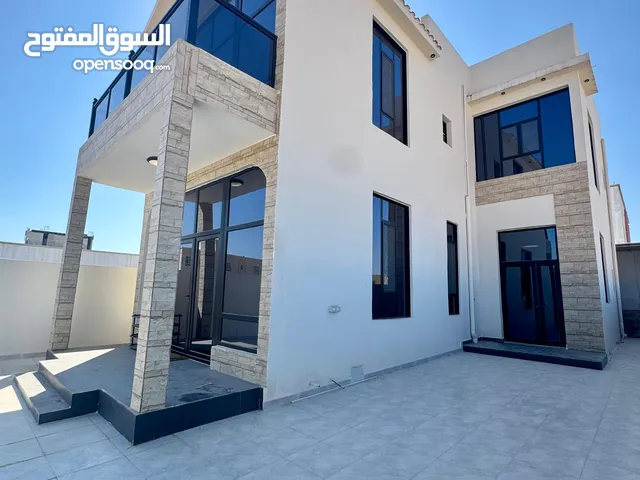 للبيع فيلا مؤثثة راقية في صلالة امتداد صحنوت-رزات بالقرب من منتزه رزات والخط الدائري شارع المطار