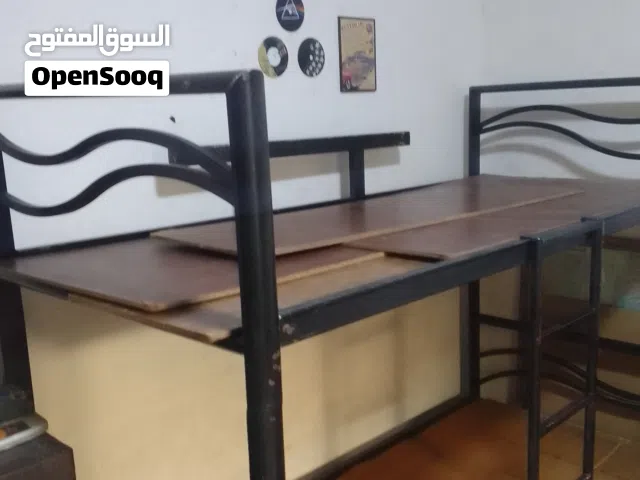 سرير طابقين ومكتب دراسي للبيع