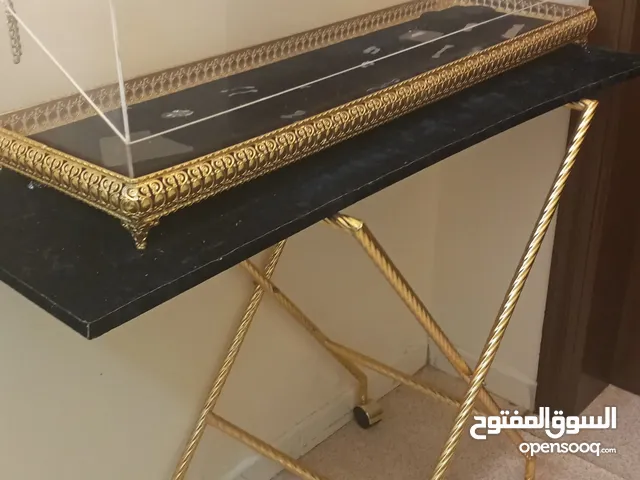عربه ملكه او طاوله زينه