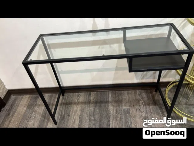 طاوله حجمها ممتاز للزينه او غيره