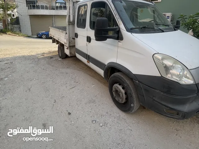 شاحنة ايفيكو 2014 دبل كبينة صندوق حديد