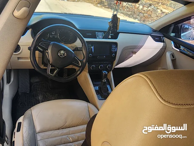 للبيع اسكوده اكتافيا 2016 فحص نظيف ولا غرام بويه مطور 1400 بنزين جير اتمات السياره فل فل اضفات ا