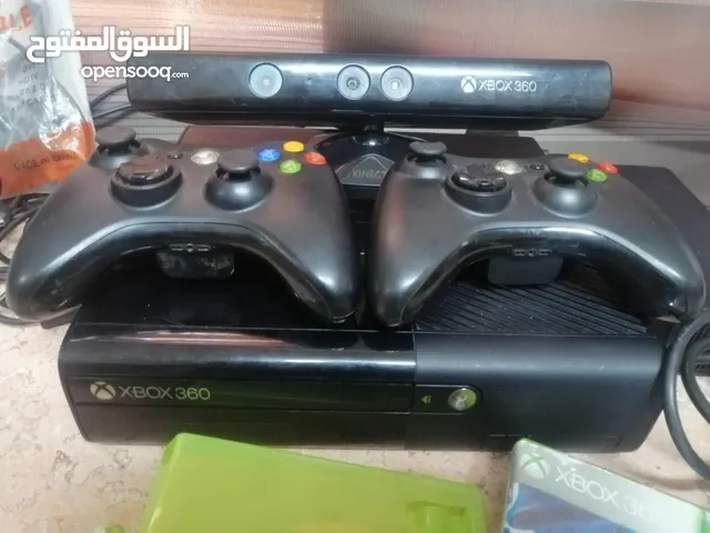 اكس بوكس xbox 360 بحالة الوكالة نضيف مع knicet و 4 العاب اصلية وفوق ال20 لعبة استعمال خفيف