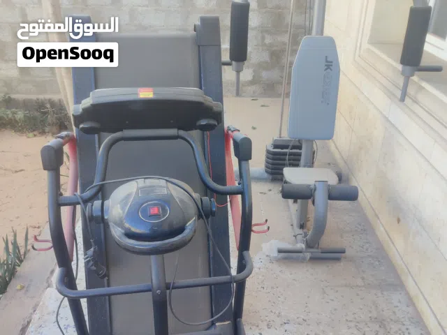 محطة رياضية متكاملة مع سير جبلي بحالة ممتازة جدا ومعاهم حزامات للظهر والمرفق بالإضافة لبدلة حرارية