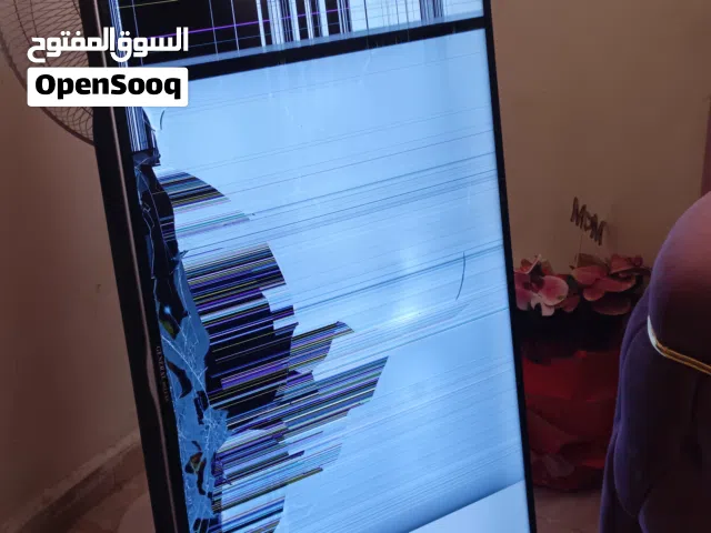 شاشة 50 بوصة للبيع قطع الشاشة شغال كل قطعها بس شاشة نكسرت