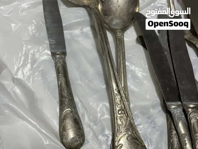 ملاعق و سكاكين
