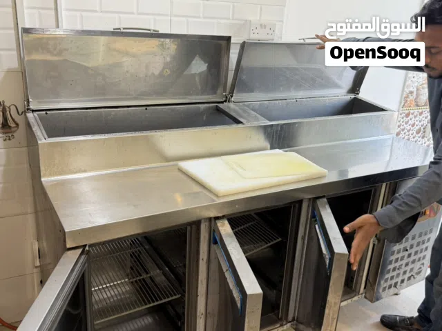 أغراض مقهى شبه جديدة للبيع المستعجل