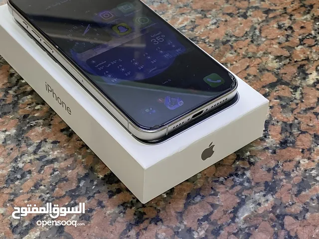 iPhone 15 Pro Max أبيض 256GB شبه جديد مع كرتونة شاحن