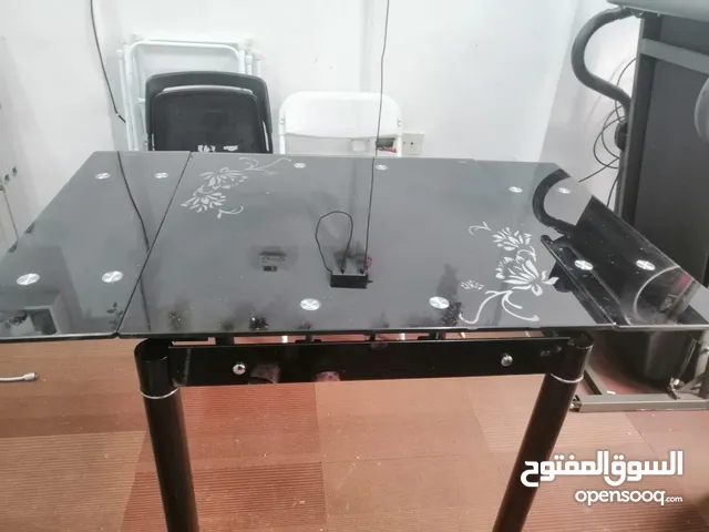 سفره زجاج بحاله جيده جدا