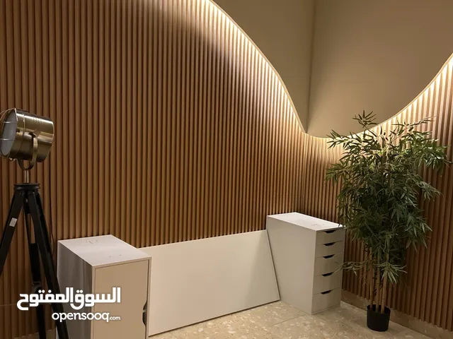 للبيع طاوله مكتبيه او للست اب  For Sell Table