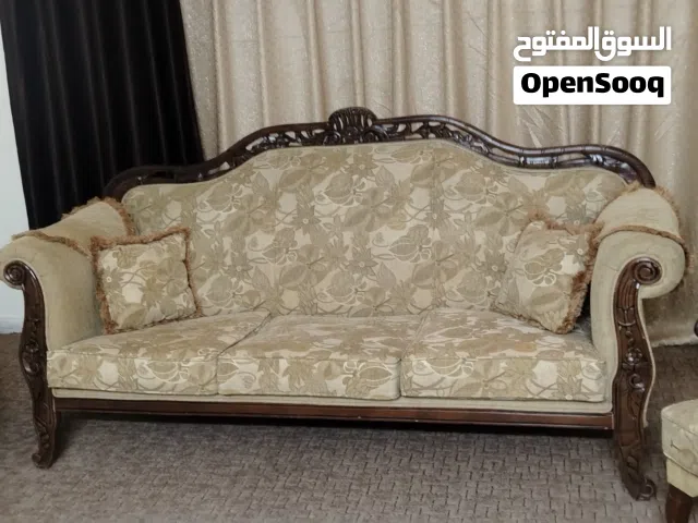 طقم كنب و برداي وسجاده و ثريه للبيع