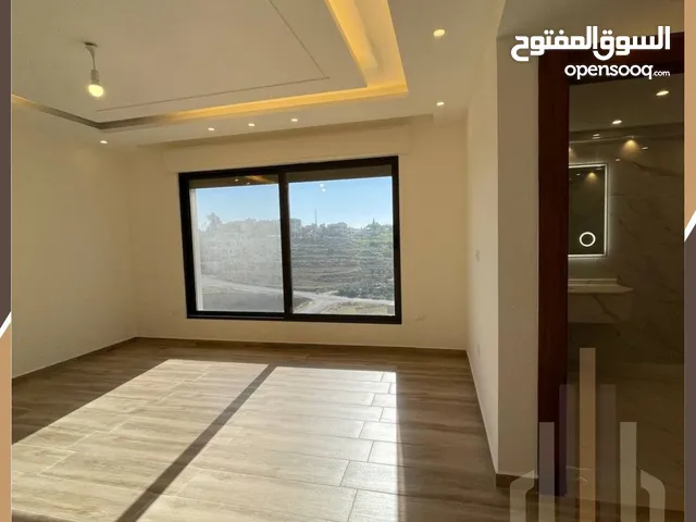شقة طابق شبه ارضي للبيع في رجم عميش بالقرب من مسجد محمد الفاتح مساحة 280م