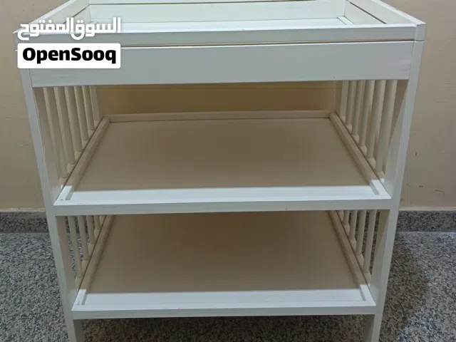 طاولة رفوف من إيكيا بحالة جيدة السعر 8