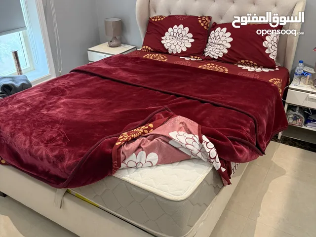 With storage Queen bed  مع رف تخزين للبيع سرير كنق 160/200