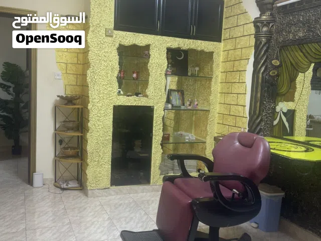 صالون نسائي للبيع