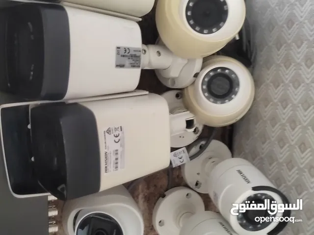 كاميرات مراقبة خارجية وداخليه عدد8 وجهاز الديفي آر 16مدخل وكلها معها وصلات 8ميجا بكسل