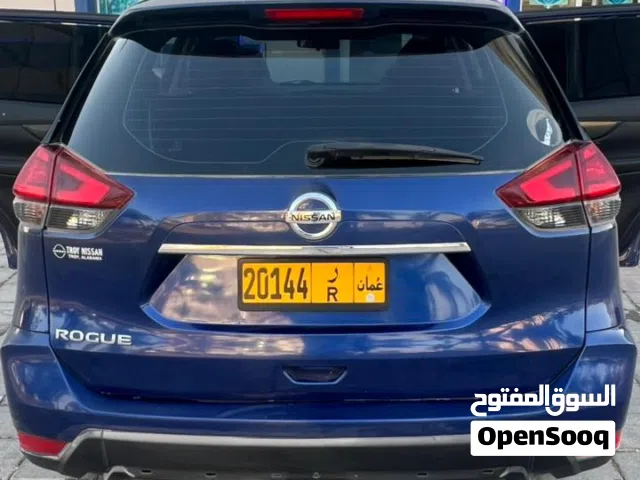 سياره نيسان كبيره