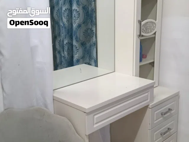 تسريحة مع كرسي ب 125 بدون 100