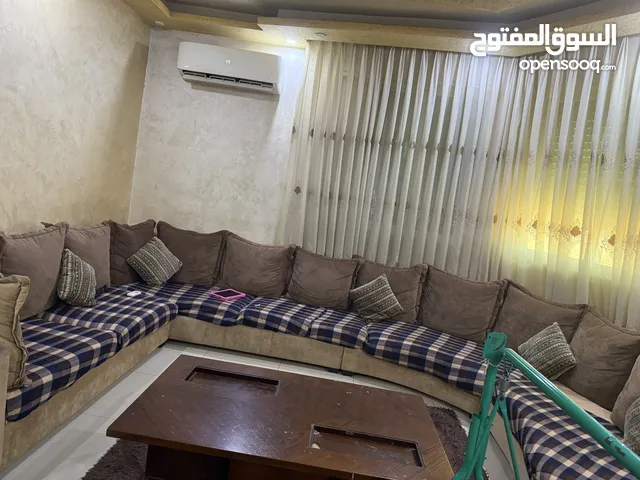 طقم كورنر مع برادي وطاوله كبيره