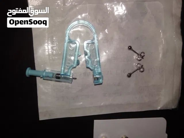 جهاز للخرم الاذن للنساء سهل الاستخدام مع حلق طبي + غير طبي الوصف مهم؟