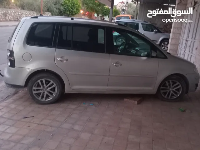 السياره فيها قشره مرشه جه الشفير
