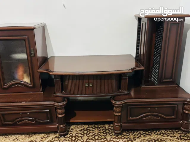 دولاب وسرير وطاوله تلفزون للبيع