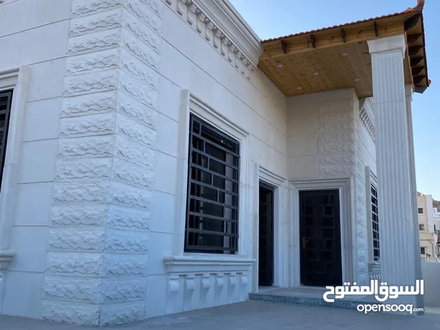 233 m2 5 Bedrooms Townhouse for Sale in Zarqa Shomer