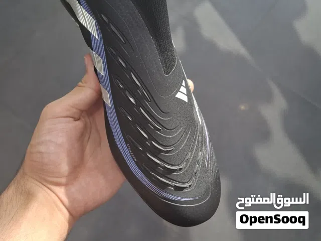 SPORTS SHOES FOR FOOTBALL