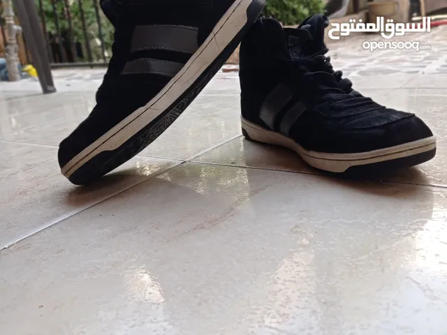 بوط رجالي مقاس 45 ماركة اصلي. قابل للتفاوض ب ليرتين فقط لحححققققققققق تار نار نار نار نار نار نار