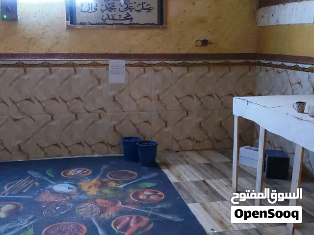 بيت طابقين للإيجار الزبير سوق سوادي الشارع الرئيسي مجاور عيادة الرسالة يصلح عياده او معهد تدريسي