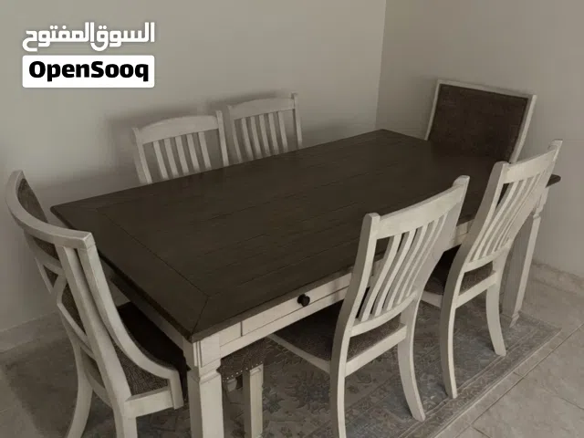للبيع طاولة سفرة من Ashley