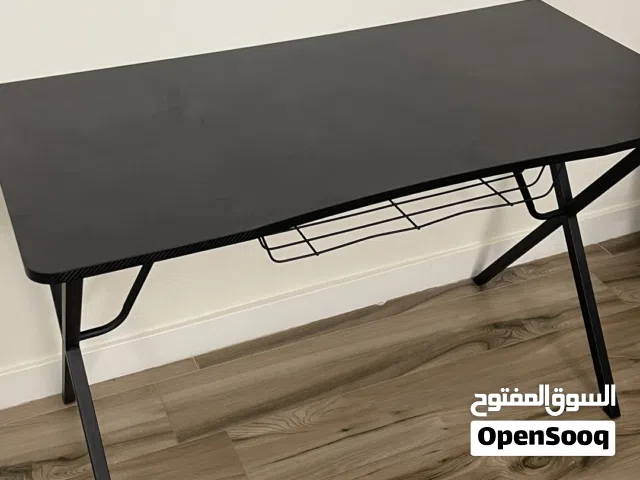 طاولة قيمنق للبيع نضيفه